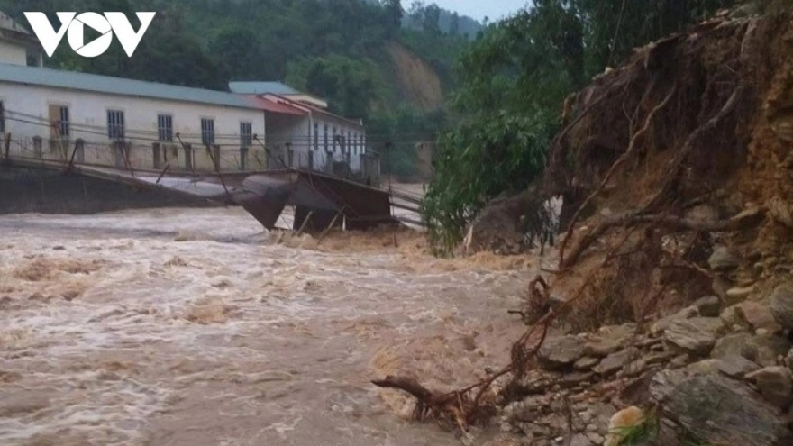 Cộng đồng quốc tế sẻ chia và hỗ trợ Việt Nam khắc phục hậu quả thiên tai